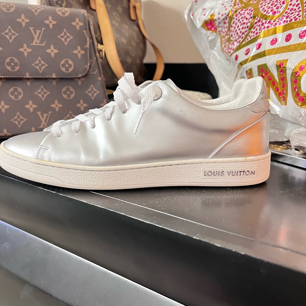 Louis Vuitton Snickers - Picture 2 of 8